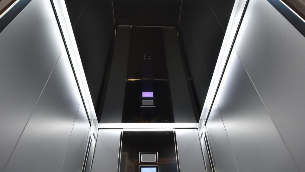 lắp đặt gương trong thang máy gia đình