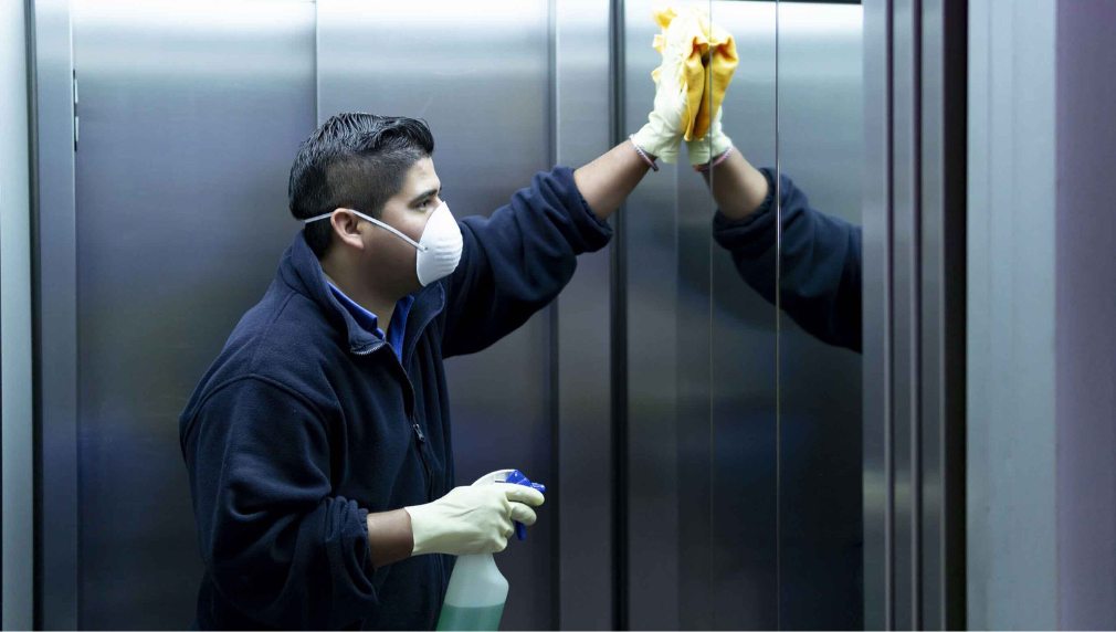 vệ sinh thang máy