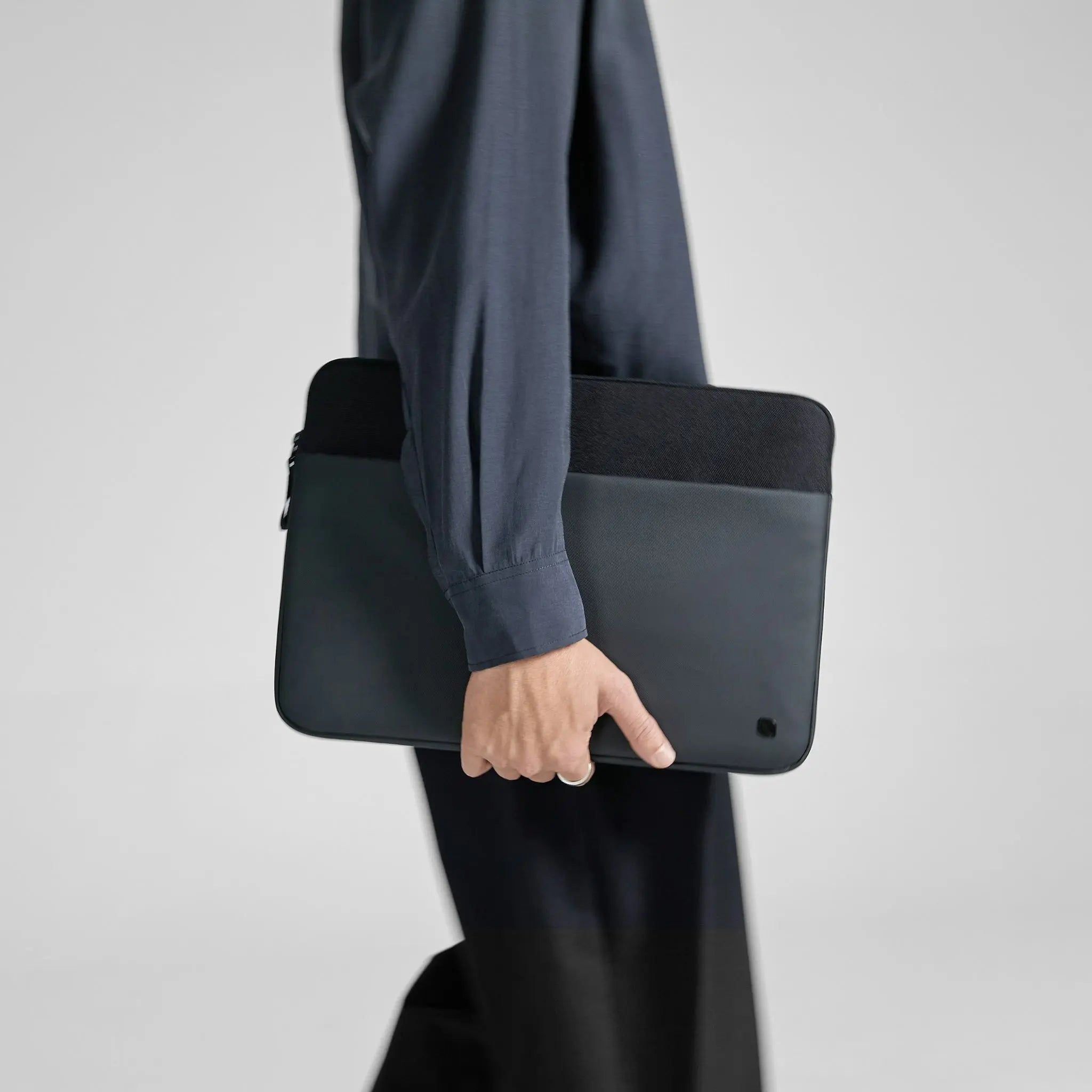 Túi đựng laptop Incase A.R.C. Sleeve cho Laptop 16 inch