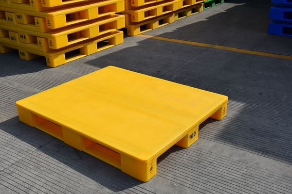 pallet nhựa lót sàn