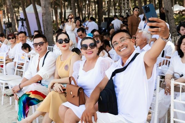 Diễn viên Thân Thuý Hà xuất hiện xinh đẹp trong Destination Runway Fashion Week 2024 do Xuanlan’s Academy tổ chức