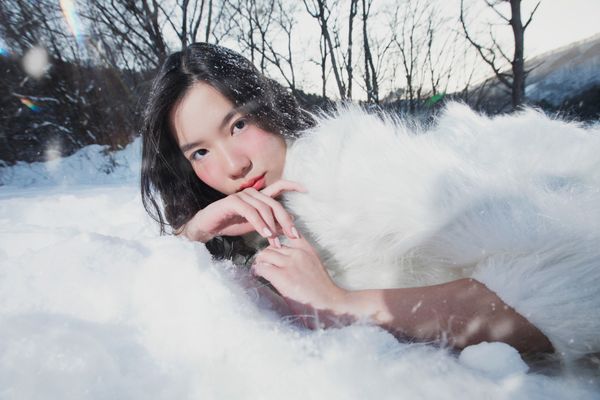 Trịnh Minh Anh - Nét đẹp high fashion chinh phục sàn diễn thời trang Việt Nam được tổ chức lần đầu tiên tại Hàn Quốc
