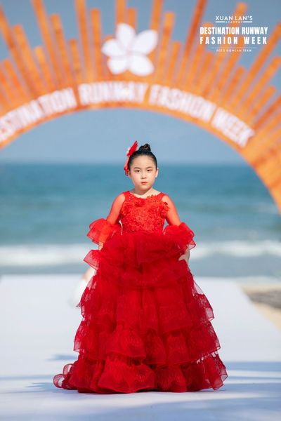 SÀN DIỄN DESTINATION RUNWAY FASHION WEEK 2024 - BỪNG SÁNG VỚI SỰ XUẤT HIỆN CỦA 