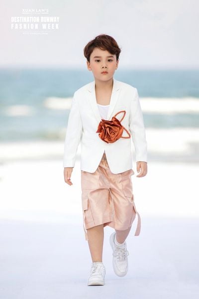 MODEL KIDS TUẤN KHẢI MANG VẺ ĐẸP 