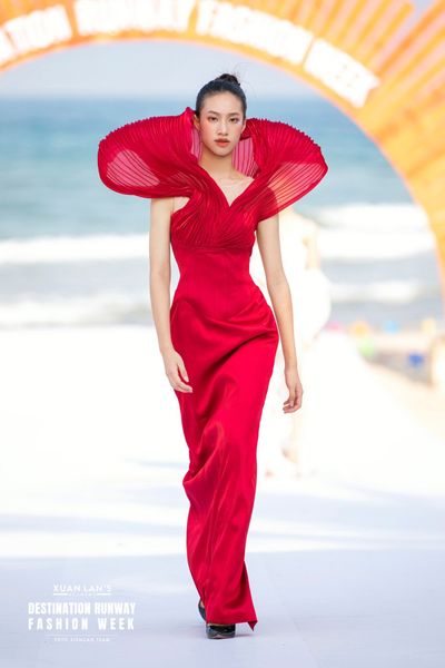 Quỳnh Trang tỏa sáng tại Destination Runway Fashion Week 2024 - Vẻ đẹp của 