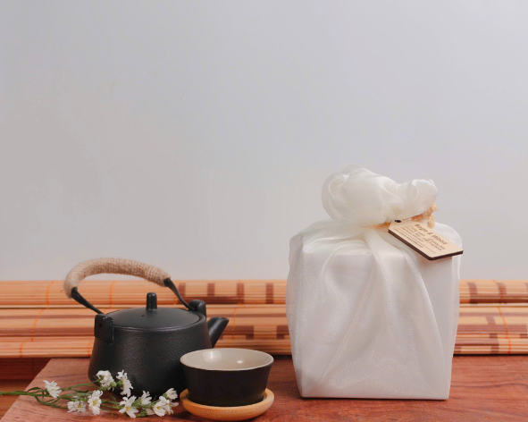 Nến Thơm Khăn Voan Cao Cấp - Món Quà Hoàn Hảo Cho Người Thân