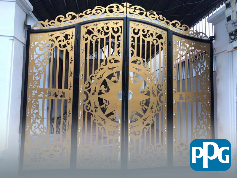 Mẫu 18: Cửa sắt 4 cánh sơn tĩnh điện màu đen kết hợp chạm khắc CNC họa tiết chim lạc