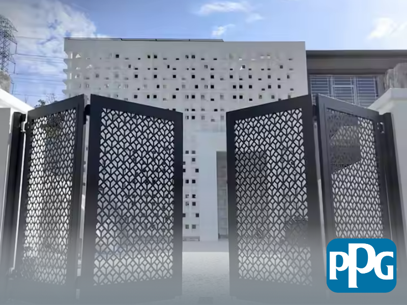 Mẫu 25: Cửa sắt 4 cánh sơn tĩnh điện màu đen kết hợp đường diềm sáng tạo, tinh xảo