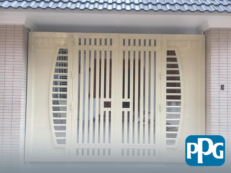 Mẫu 33: Cửa sắt 4 cánh sơn tĩnh điện màu trắng cho nhà phố hiện đại