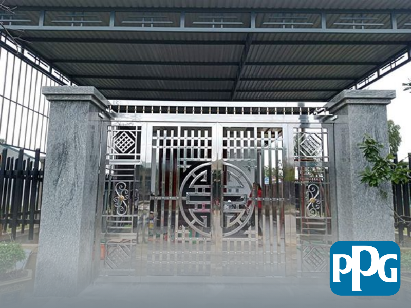 Mẫu 48: Cửa sắt 4 cánh sơn tĩnh điện đơn giản cho nhà phố