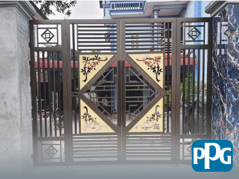 Mẫu 51: Cửa sắt 4 cánh sơn tĩnh điện màu nâu kết hợp chạm khắc CNC nổi bật cho nhà phố