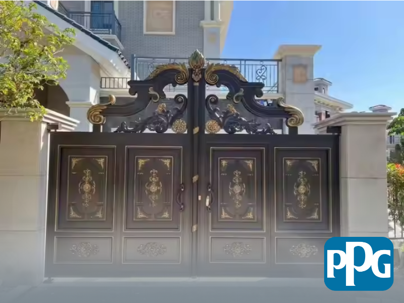 Mẫu 68: Cửa sắt 4 cánh sơn tĩnh điện màu nâu kết hợp hoa văn vàng đồng cao cấp cho villa sang trọng