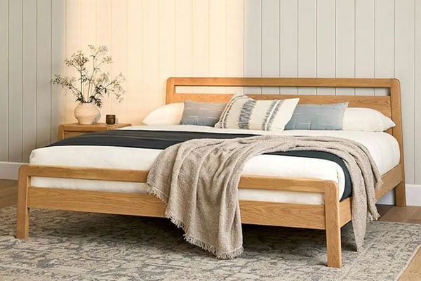 Hướng giường ngủ tính theo tuổi vợ hay chồng chuẩn phong thủy