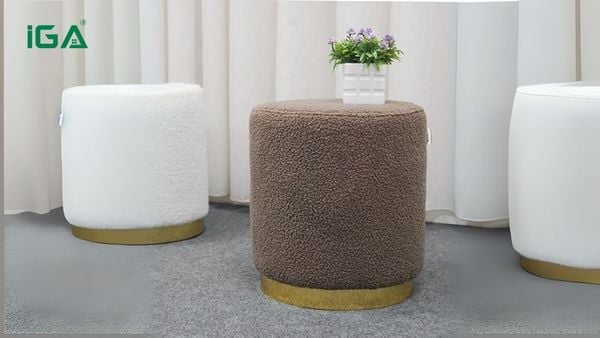 Nên chọn sản phẩm từ thương hiệu uy tín và so sánh giá để đảm bảo chất lượng, thẩm mỹ và phù hợp ngân sách