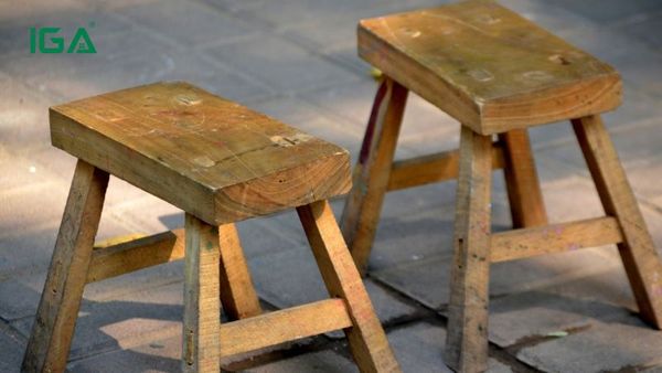 Chất liệu quyết định độ bền và trải nghiệm, ghế bọc nệm vải hoặc da mang lại cảm giác êm ái, thoải mái