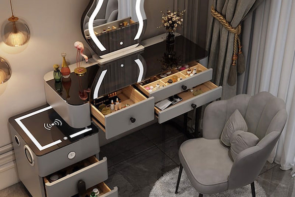 Mẫu trang điểm mặt kính sang trọng