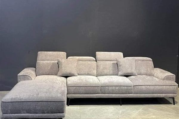 Ghế sofa chất liệu nỉ thoáng khí tốt.
