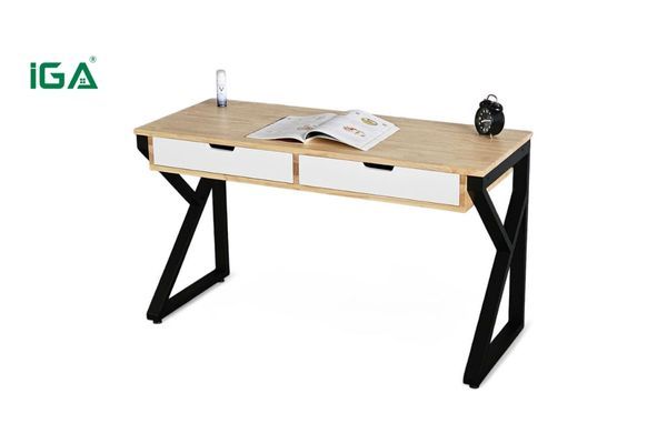 Bàn có ngăn kéo giúp cất gọn đồ, góc học tập luôn ngăn nắp