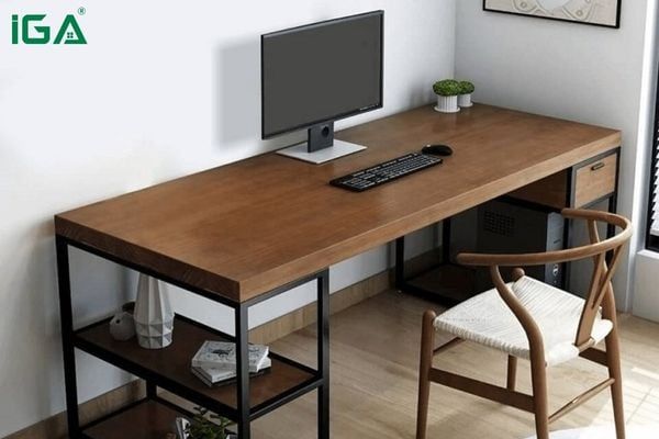 Bàn làm việc khung chân sắt có giá hợp lý với từng đối tượng