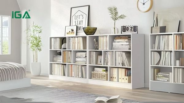 Kệ sách là nội thất đa năng với nhiều ngăn, dùng để lưu trữ sách và vật dụng