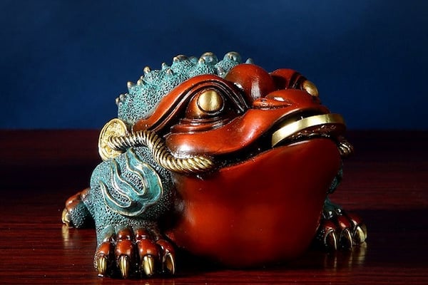 Thiềm thừ để bàn kích thích vận khí