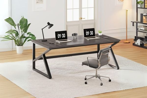 Bàn chữ K tạo cảm giác vững chãi và rất dễ setup góc làm việc chuyên nghiệp