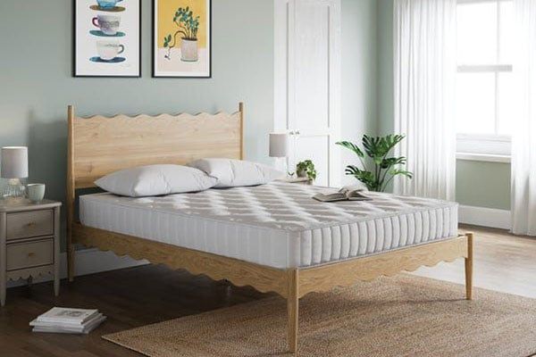 Phòng ngủ nên thông thoáng, có ánh sáng tự nhiên để cân bằng khí âm dương và duy trì tinh thần tích cực