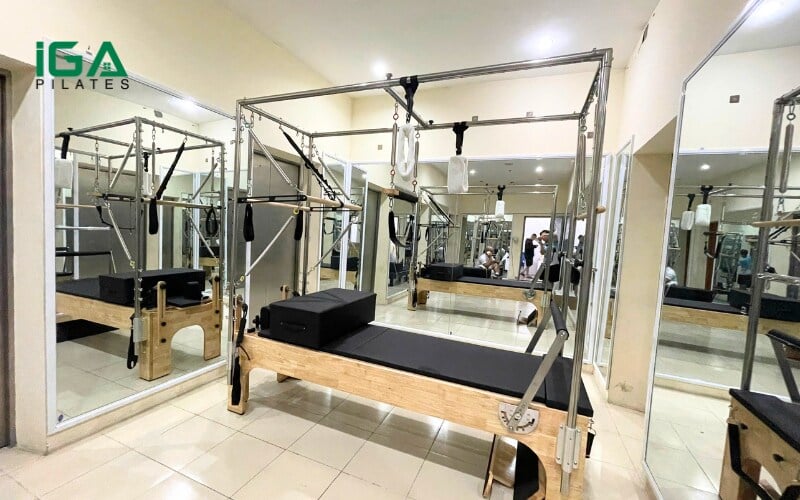 Máy tập Pilates Caformer là một thiết bị kết hợp độc đáo giữa reformer và cadillac