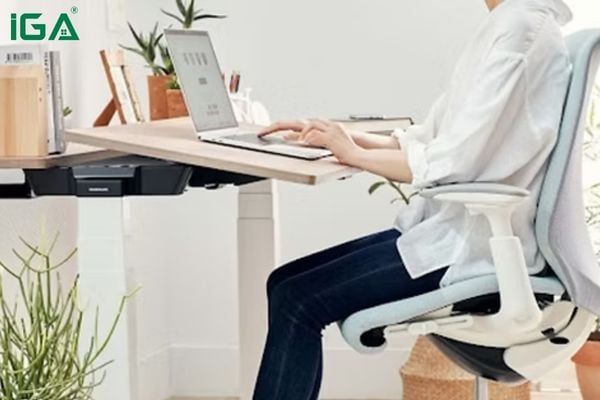 Chọn bàn làm việc sai sẽ ảnh hưởng đến sức khỏe và hiệu quả công việc