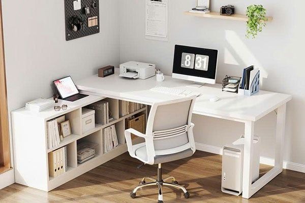 Bàn chữ L GM131 - không gian rộng rãi, tích hợp kệ sách tiện dụng cho người yêu sự ngăn nắp