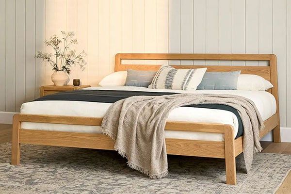Tùy vào cung mệnh và vai trò trong gia đình, xem hướng giường ngủ theo tuổi vợ hay chồng