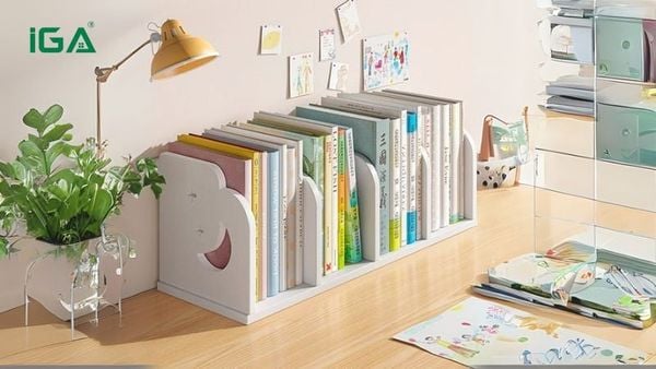 Kệ sách để bàn giúp tận dụng chiều cao, giải phóng mặt bàn và mở rộng không gian làm việc