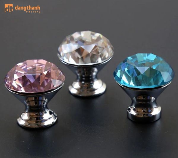 mẫu tay nắm tủ pha lê