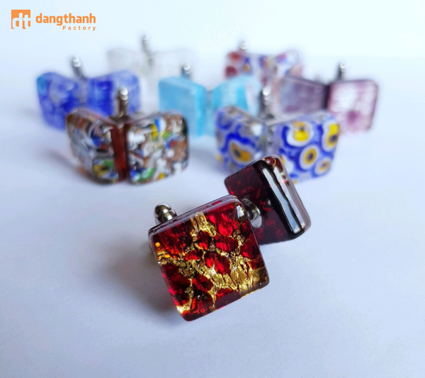 Mẫu tay núm tủ bằng thủy tinh có họa tiết