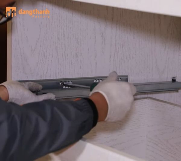 Lắp đặt ray trượt âm chi tiết