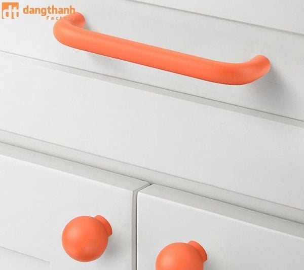Tay nắm tủ màu cam