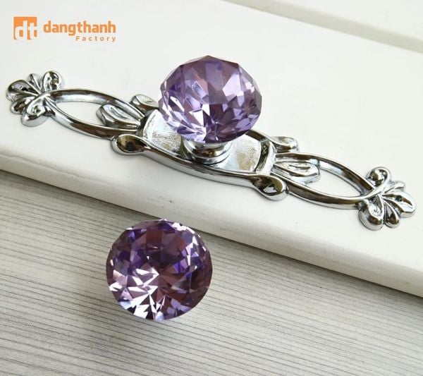 Tay nắm tủ màu tím