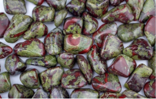 Đá Huyết Rồng: Loại Đá Phong Thủy Cổ Xưa Giúp Thu Hút Sự Giàu Có, Đưa Bạn Thoát Khỏi Những Cảm Xúc Tiêu Cực