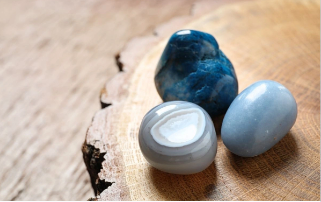 Đá Thiên Thần Angelite: Loại Đá Phong Thủy Mang Đến Xúc Cảm Mềm Mại Như Lụa, Sẵn Sàng Lấp Đầy Trái Tim Bạn Bằng Sự Bình Yên