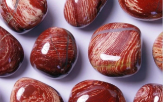 Thạch Anh Da Rắn Vân Đỏ: Loại Đá Phong Thủy Giúp Tăng Sức Mạnh Ý Chí, Như 1 Chiếc Khiên Bảo Vệ Bạn Khỏi Sự Đố Kỵ Của Người Khác