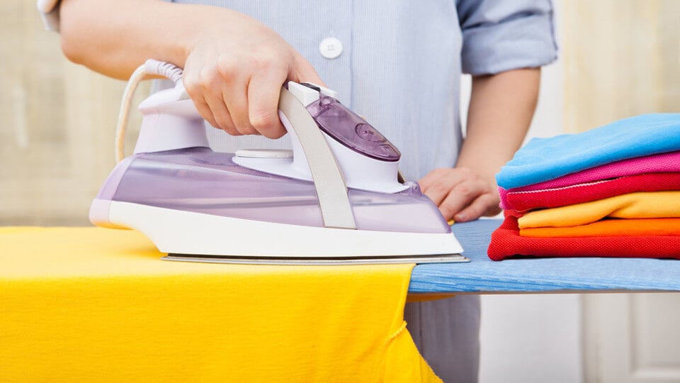 Bảo quản trang phục là gì? Cách giữ quần áo được bền đẹp nhất