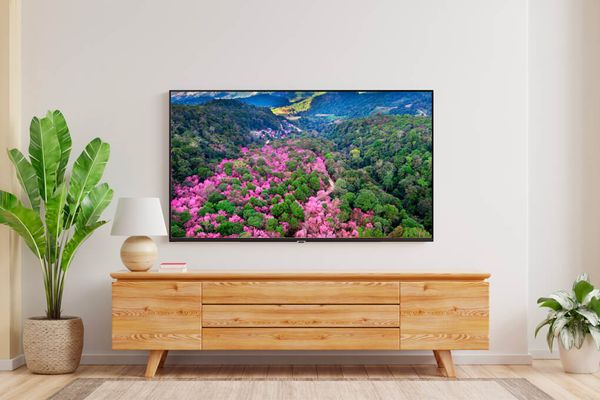 Samsung Crystal UHD 4K 43BU8000, có giá hợp lý, cung cấp trải nghiệm hình ảnh chất lượng cao cùng nhiều tính năng thông minh