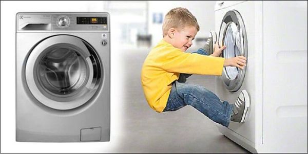 Máy giặt Electrolux sẽ tự động ngắt nếu không đóng cửa.