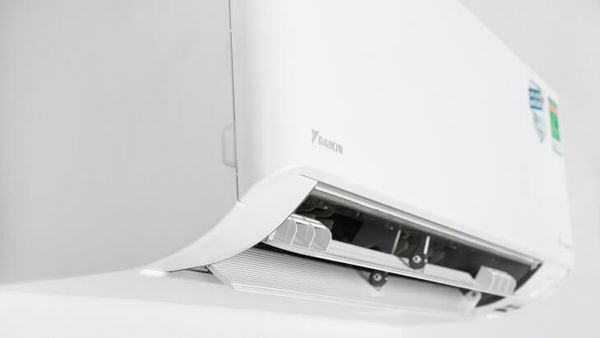 Điều Hòa Daikin FTKC25UAVMV được tích hợp công nghệ Hybrid Cooling, giúp điều chỉnh độ ẩm trong không khí