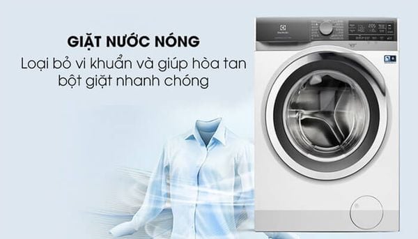 Công nghệ Inverter và cảm biến thông minh của Electrolux giúp tiết kiệm điện năng và nước trong quá trình giặt.