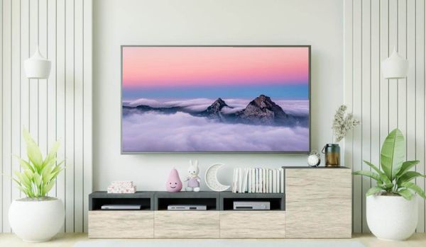 TV Samsung không chỉ là thiết bị giải trí mà còn là điểm nhấn nội thất cho ngôi nhà với thiết kế hiện đại, tinh tế.