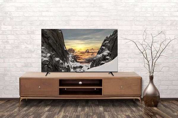 Smart Tivi Samsung Crystal UHD 4K 43 inch 43BU8000 sở hữu thiết kế AirSlim, một trong những dòng tivi có độ mỏng ấn tượng nhất trong phân khúc.