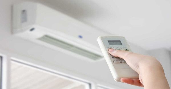 Dàn nóng nên được đặt ở vị trí thoáng mát. Đảm bảo ít nhất 50 cm khoảng cách giữa nó và các vật cản.