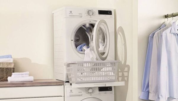 TOP 3 chiếc máy sấy quần áo bơm nhiệt được người tiêu dùng đánh giá cao và lựa chọn nhiều nhất Máy Sấy Quần Áo Bơm Nhiệt LG RC80U2AV4Q