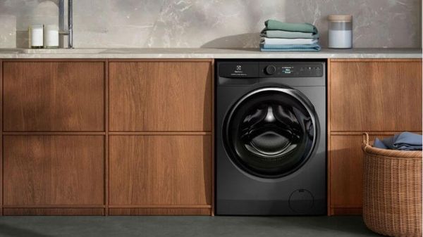 máy giặt Electrolux Inverter có nhiều tính năng tiên tiến, bao gồm giặt hơi nước, giặt nhanh trong 15 phút